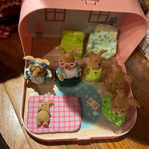 Li’l Travel suitcase 6 cottontail rabbits with chairs